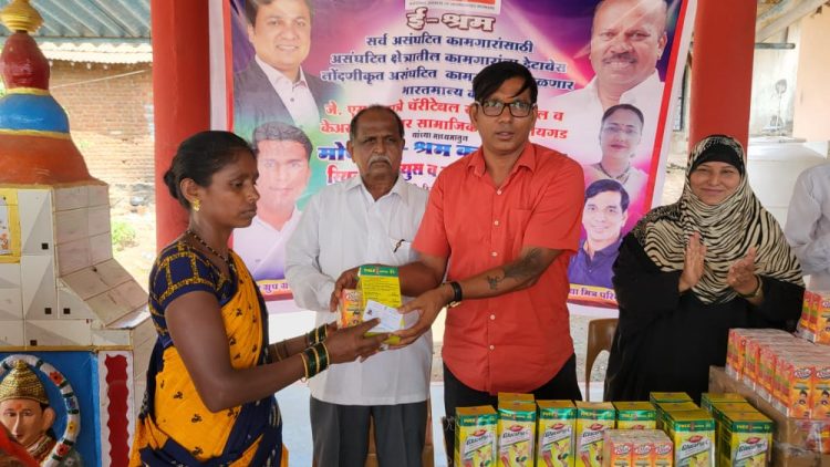 आपटा कोळीवाडा येथे मोफत ई- श्रमकार्ड आणि रिअल फ्रुट ज्यूस व ग्लुकॉनडी वाटपाचा कार्यक्रम झाला मोठया उत्साहात संपन्न !…