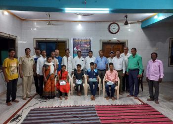 वशेणी येथे 12 वी च्या मुलांना मोफत पाठ्य पुस्तक वाटप