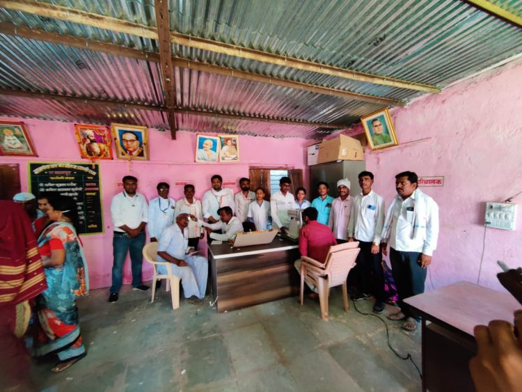 डॉ.देवेश भैय्या पाथ्रीकर यांचा सामाजिक उपक्रम : अन्वी येथील मोफत नेत्र तपासणी व मोतीबिंदू शस्त्रक्रिया शिबिरात २२२ रुग्नांची तपासणी,मानवसेवा हीच ईश्वर सेवा होय : डॉ.देवेश भैय्या पाथ्रीकर