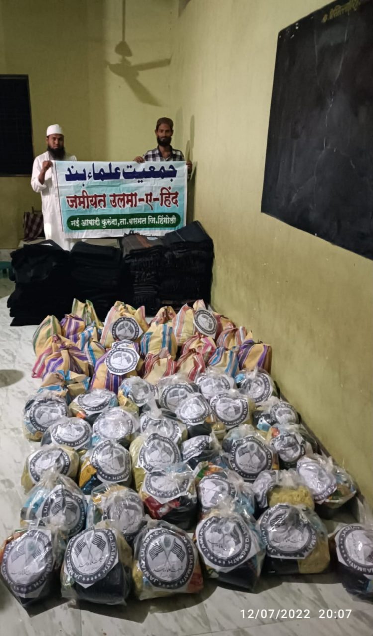 पुरग्रस्त कुरूंदावासियाना जमियत उलमा ए हिंदने दिला मदतीचा हात गरजू लोकांसाठी धान्य किटचे वाटप