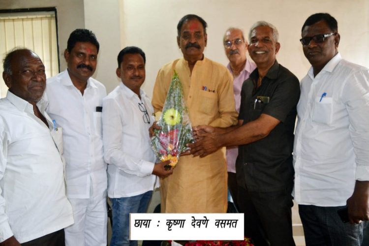 सांगली अर्बन बँकेच्या संचालक पदी निवड झाल्या बद्दल श्रीकांत देशपांडे यांचा भव्य सत्कार