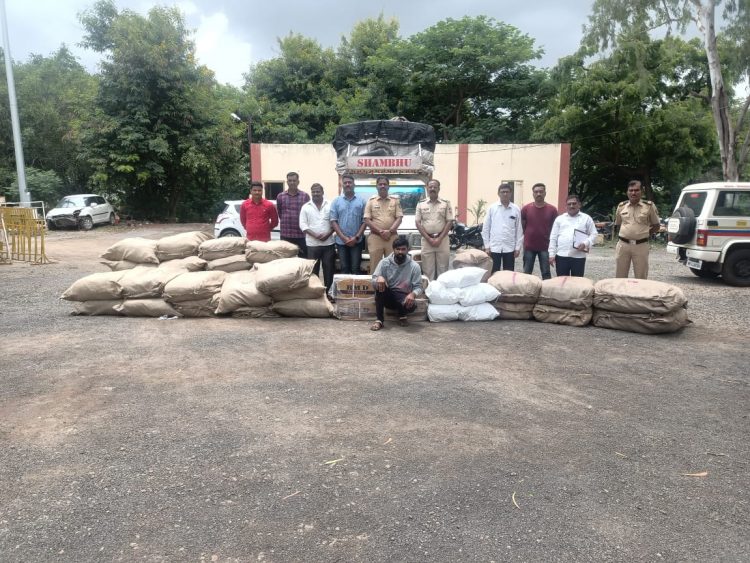 अवैधरित्या गुटख्याची वाहतूक करणाऱ्याला अटक, 10 लाखाचा मुद्देमाल जप्त
