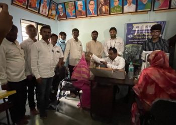 डॉ.देवेश पाथ्रीकर यांचा सामाजिक उपक्रम : दावलवाडी येथे नेत्र तपासणी शिबिरात 194 रुग्णांची तपासणी
