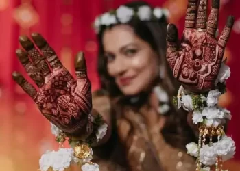 अभिनेत्री पायल व क्रीडा पटू संग्रामने हातावर एकमेकांचे नाव लिहिले