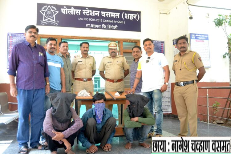 एअरगन पिस्तूल व घातक शस्त्रासह दरोडा टाकण्याच्या उद्देशाने लपलेल्या दरोडेखोरांच्या पोलीसांनी मुसक्या आवळल्या