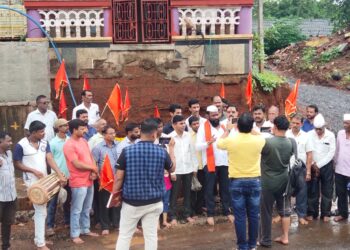 मंदिराच्या दुरुस्तीसाठीशिवसैनिकांचा महाआरतीने जागर 