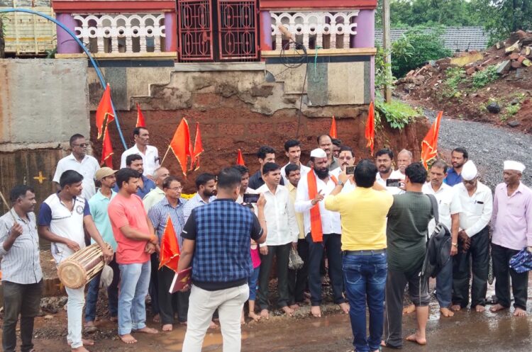 मंदिराच्या दुरुस्तीसाठीशिवसैनिकांचा महाआरतीने जागर 