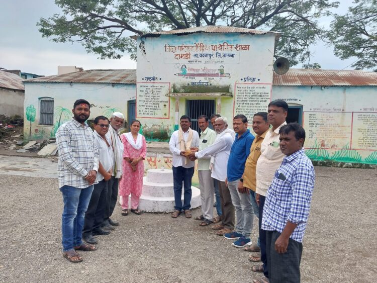 शिक्षक पी डी खरात यांचा सत्कार