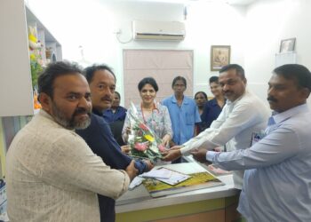 फलटण मध्ये ऊस कामगाराच्या बालकाला उपचारासाठी मदत