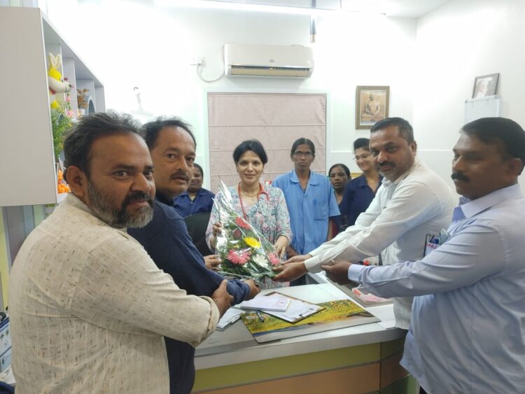 फलटण मध्ये ऊस कामगाराच्या बालकाला उपचारासाठी मदत