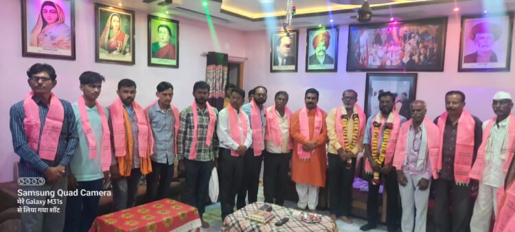 लोणार तालुक्यात भारतीय जनता पार्टी ला मोठा धक्का!      बीजेपी निष्ठावान प्रकाश नागरे BJP सोडून BRS मध्ये प्रवेश.