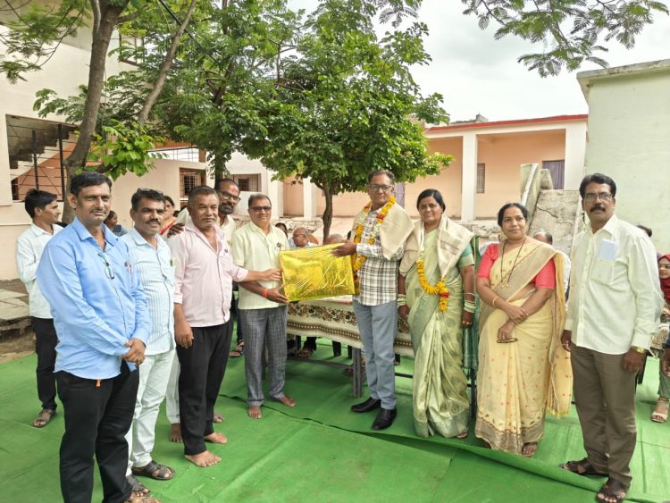 के.प्रा.शा वाघ्रूळ येथे शिक्षक जमील शेख  यांचा सेवापूर्ती सोहळा संपन्न