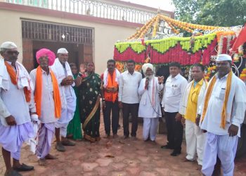 संत सेवालाल महाराज दिंडीचे बाजी उम्रद तांडा येथून पोहरादेवीकडे वाजत-गाजत प्रस्थान