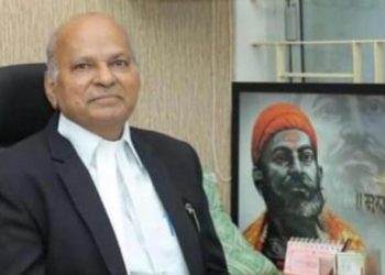 ॲड विजयराव जगन्नाथ काकडे यांचे रस्ते अपघातात दुःखद निधन आयशर टेम्पोच्या मागच्या चाकाखाली सापडून त्यांचा जागीच मृत्यूशेवगाव शहरासह तालुक्यात हळहळ