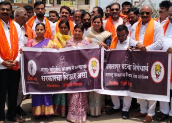 शिवसेना उध्दव बाळासाहेब ठाकरे पक्षाच्या वतीने बदलापूर घटनेच्या निषेधार्थ तीव्र आंदोलन