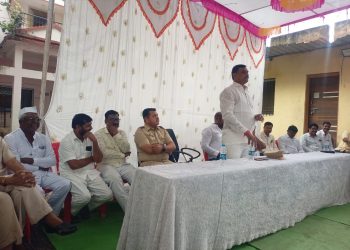 अवैध धंदे तात्काळ बंद करा नसता कंट्रोल रूम ला बदली करायला लावतो, आमदाराची शांतता समितीच्या बैठकीत पोलीस निरीक्षकास तंबी