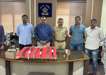 बदनापुर शहरामध्ये गंभीर स्वरुपाचा गुन्हा करण्याच्या उद्देशाने पोस्टाच्यापार्सलद्वारे मागविलेल्या 3 तलवारी केल्या जप्त, स्थानिक गुन्हे शाखेची कारवाई