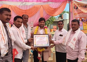 मानदेऊळगाव ग्रामपंचायत च्या वतीने डॉ. देवेश भैय्या पाथ्रीकर यांचा सत्कार