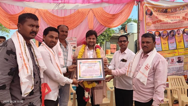 मानदेऊळगाव ग्रामपंचायत च्या वतीने डॉ. देवेश भैय्या पाथ्रीकर यांचा सत्कार