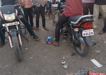 एकाच नंबर च्या दोन मोटारसायकल, प्रकार चोरीचा कि अन्य काही ?