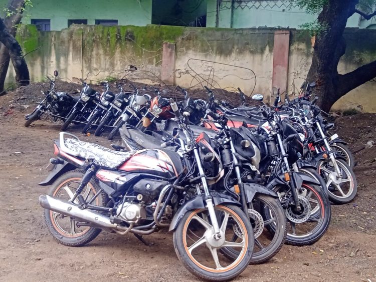 मांजरगाव येथील घटना दोन शाळकरी मुलांच्या भांडणातून ,कोणताही धार्मिक वाद नाही ,कायदा हातात घेणाऱ्या विरुद्ध कडक भूमिका घेतली जाईल -पोलीस निरीक्षक मछिंद्र सुरवसे