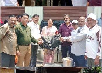 बांधकाम कामगारांना पेट्या वाटप, कामगारांत आनंद