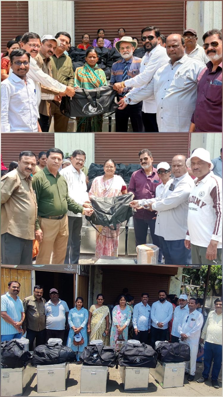 बांधकाम कामगारांना पेट्या वाटप, कामगारांत आनंद